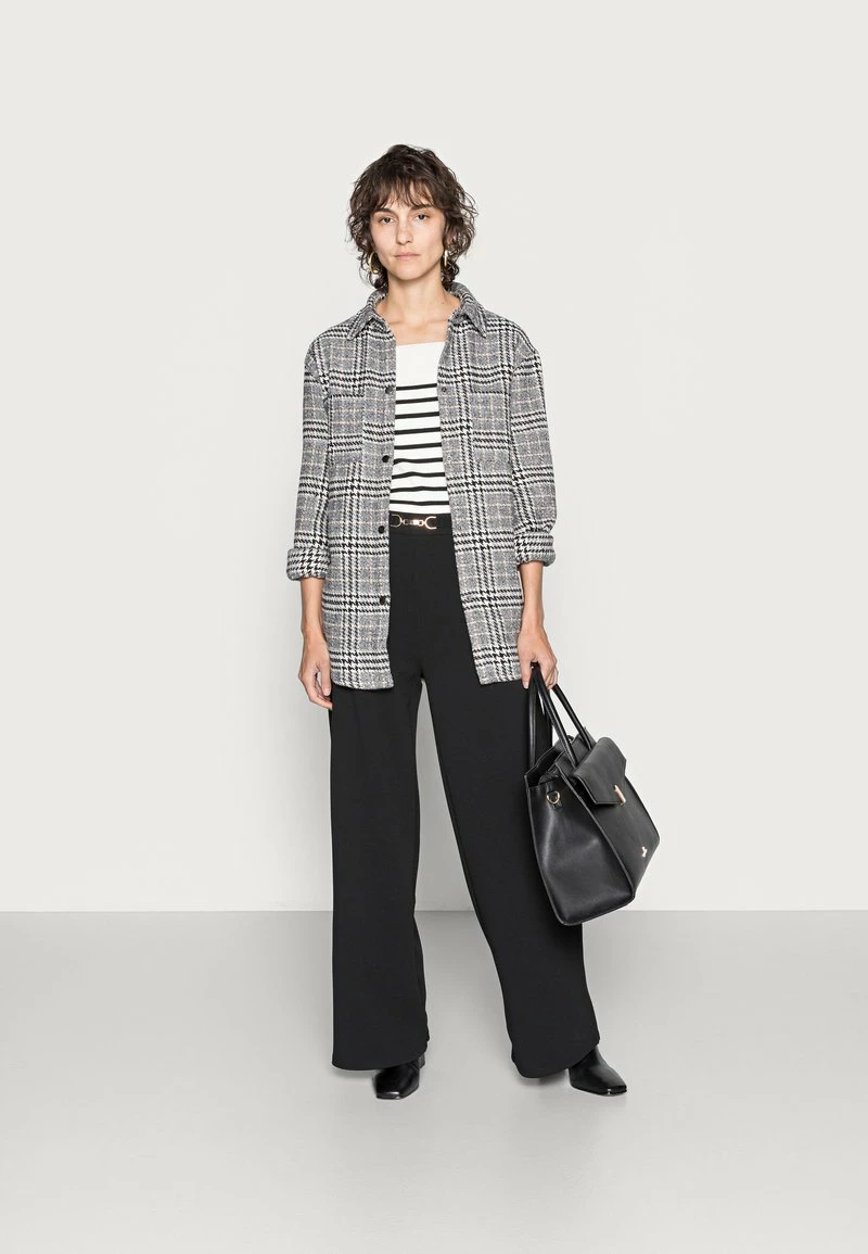 Anna Field WIDE LEG PANTS WITH DETAIL - Pantalones - Black, Mujer 4 Anna Field WIDE LEG PANTS WITH DETAIL - Pantalones - Black, Mujer - Imagen 2