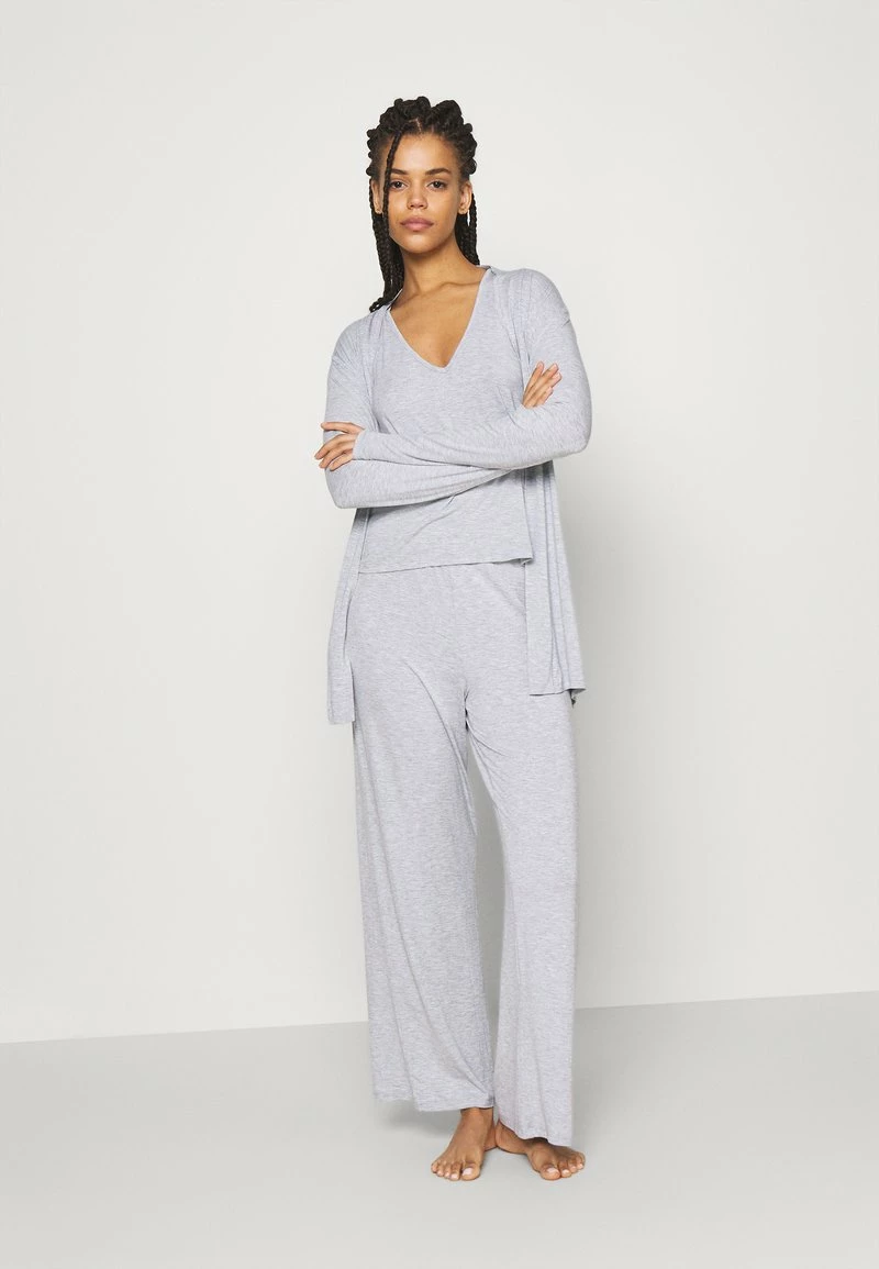 Anna Field 3 PIECE JERSEY LOUNGE SET - Pijama - Mottled Light Grey, Mujer 4 Anna Field 3 PIECE JERSEY LOUNGE SET - Pijama - Mottled Light Grey, Mujer - Imagen 2