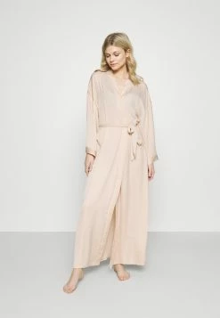 Anna Field Albornoz - Nude, Mujer