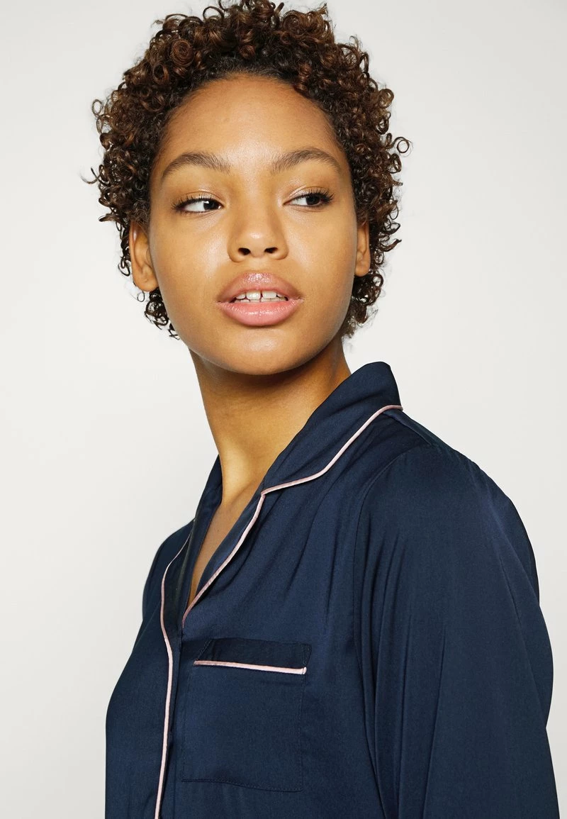 Anna Field AMANDA LONG SLEEVE SHORT SET - Pijama - Dark Blue, Mujer 6 Anna Field AMANDA LONG SLEEVE SHORT SET - Pijama - Dark Blue, Mujer - Imagen 4